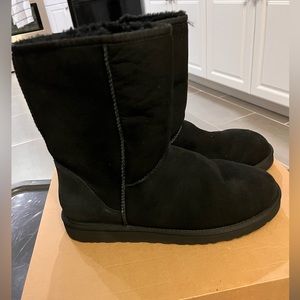 UGG Classic Short Men’s Boots